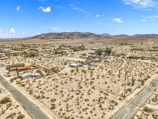 7648 Araby Avenue, 29 Palms CA: https://media.crmls.org/mediaz/890c92c9-102f-462e-a92b-b3acd999e0f8.jpg