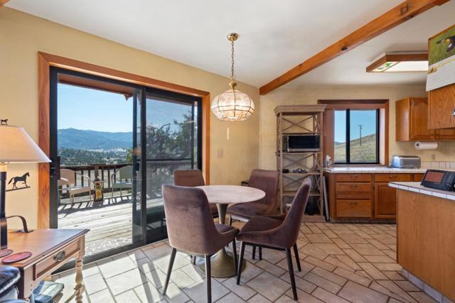 20101 Panoche Road, Paicines CA: https://media.crmls.org/mediaz/890d10e5-aa31-454c-95c9-ad4da1410093.jpg