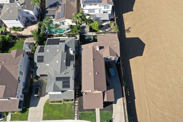 877 Boone Dr, Brentwood CA: https://media.crmls.org/mediaz/890d14d4-dba2-4798-ad92-5822f0b68d7d.jpg