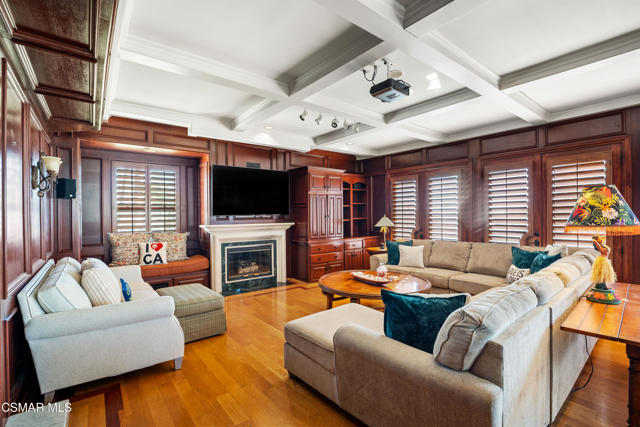 5810 Zumirez Drive, Malibu CA: https://media.crmls.org/mediaz/890d66a7-db50-430b-af40-07546279ef81.jpg