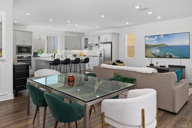 8177 Rose Quartz Circle, San Diego CA: https://media.crmls.org/mediaz/890d973d-7fcb-486b-af68-d38cec3322d2.jpg