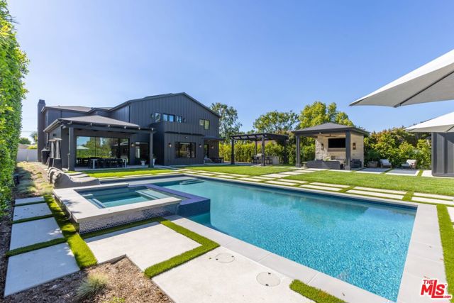 5084 Valjean Avenue, Encino CA: https://media.crmls.org/mediaz/890d9b72-7aa5-43c6-9306-dcd3ea041bbe.jpg
