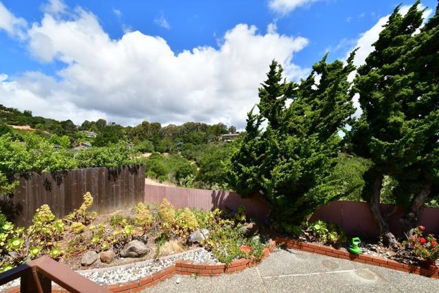 2756 Comstock Circle, Belmont CA: https://media.crmls.org/mediaz/890e5b63-45f4-4624-953d-252ab35a6bcf.jpg