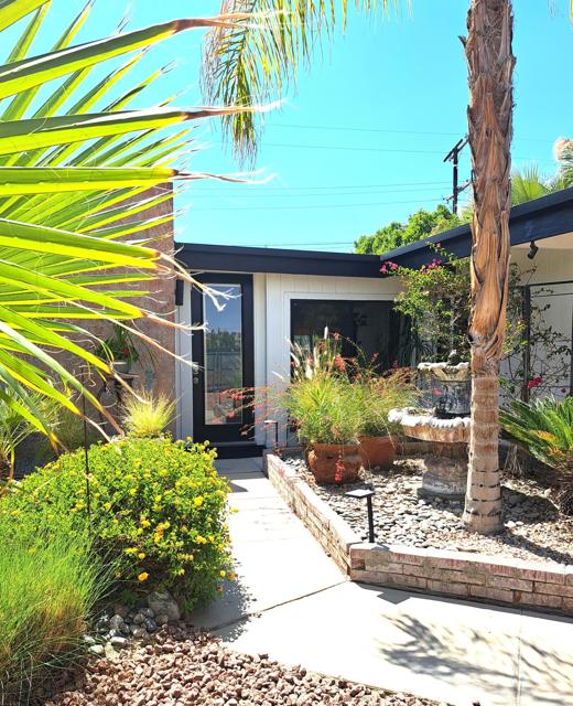 901 S Calle Tomas, Palm Springs CA: https://media.crmls.org/mediaz/890ea65b-02d6-4f98-9caa-d3cfe5ef5633.jpg