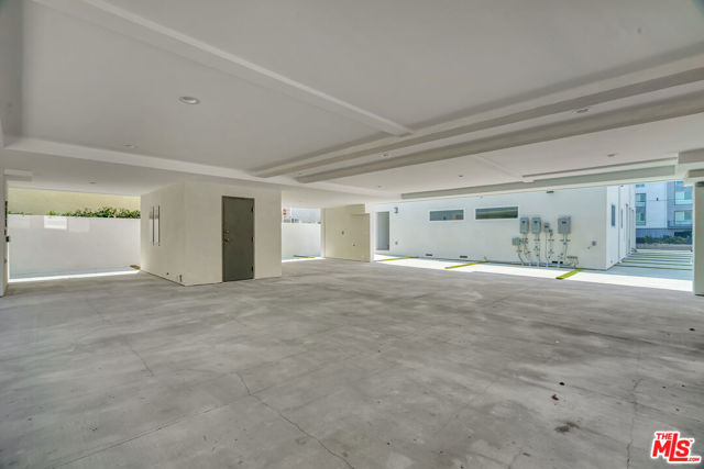 11611 Burbank Boulevard, North Hollywood CA: https://media.crmls.org/mediaz/890f15ef-7ed6-416d-86ed-26ae0d543bb4.jpg