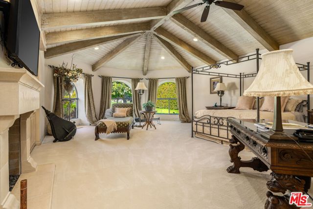 71150 N Thunderbird Terrace, Rancho Mirage CA: https://media.crmls.org/mediaz/890f6a86-2d25-410c-9300-5a8a4dde73f9.jpg