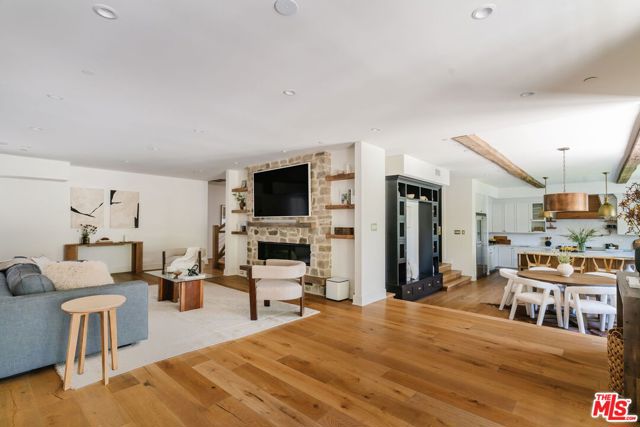 11734 Huston Street, Valley Village CA: https://media.crmls.org/mediaz/891047de-3d1d-4e9b-8a96-5678a7219154.jpg
