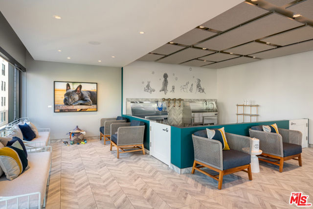 400 S Broadway, Los Angeles CA: https://media.crmls.org/mediaz/891188bc-3430-4d66-b7f7-4d89259a4323.jpg
