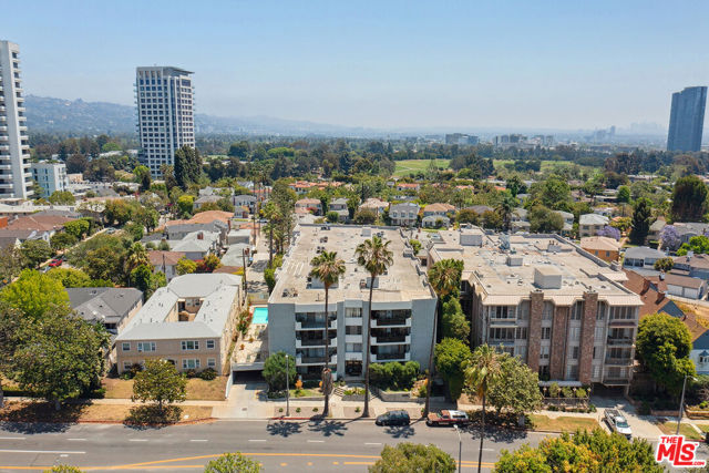 1250 S Beverly Glen Boulevard, Los Angeles CA: https://media.crmls.org/mediaz/8911eb1e-bfc0-4846-92ca-f10189d46cc6.jpg