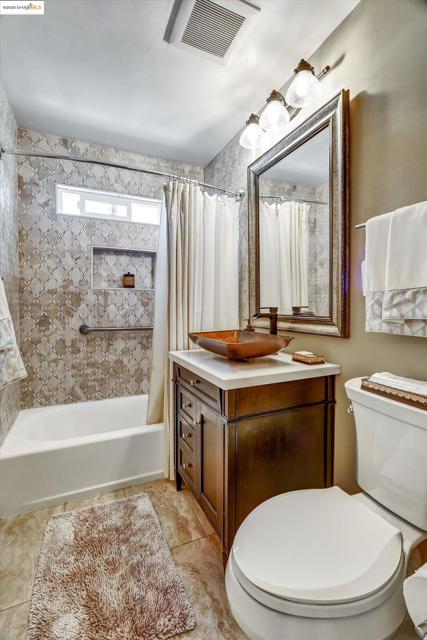 6610 Bancroft Avenue, Oakland CA: https://media.crmls.org/mediaz/89120279-73a7-43f6-8b11-af74f8f8d8db.jpg