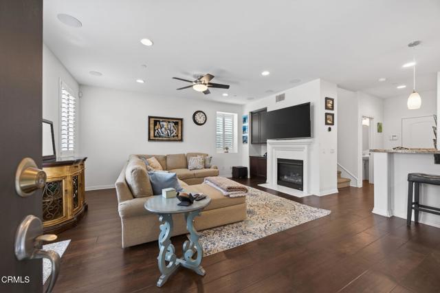 Detail Gallery Image 4 of 37 For 34 Secret Hollow Ln, Newbury Park,  CA 91320 - 3 Beds | 2/1 Baths