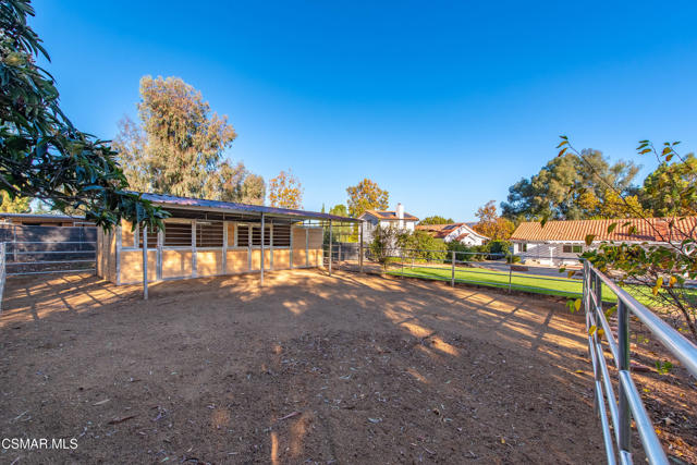 952 Carefree Drive, Simi Valley CA: https://media.crmls.org/mediaz/8912144f-81b6-4bb3-8fea-0652c95a3f58.jpg