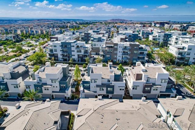 2092 Tango Loop, Chula Vista CA: https://media.crmls.org/mediaz/89133cde-fdf6-4e3d-bd29-5cc077816afe.jpg