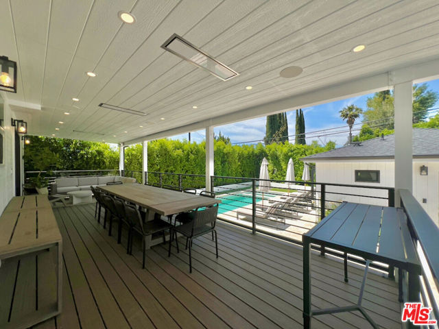 18033 Rosita Street, Encino CA: https://media.crmls.org/mediaz/891348f1-cf27-4f85-b4c6-e9a674125c9f.jpg
