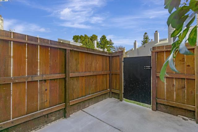 1896 San Vincente Dr, Concord CA: https://media.crmls.org/mediaz/8913873e-d0af-4106-9e7a-43ab398c9d14.jpg