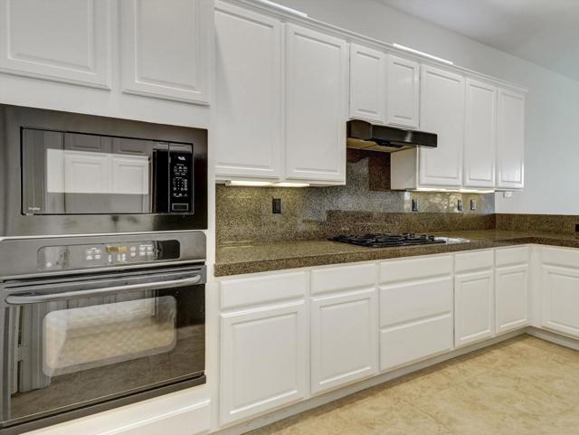 80418 Dumphries Court, Indio CA: https://media.crmls.org/mediaz/8913905c-c4e3-452b-b34a-f631b4898a8a.jpg