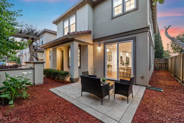 325 Toscana Way, Hayward CA: https://media.crmls.org/mediaz/8913915e-e7f1-4a4e-ad42-fe1a95023bf9.jpg