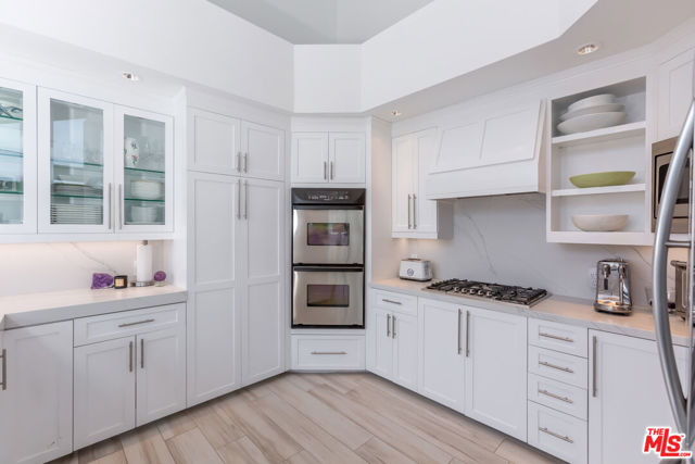 18 Union Jack Street, Marina del Rey CA: https://media.crmls.org/mediaz/8914719f-1793-43ae-82fd-5b8983bd11b8.jpg