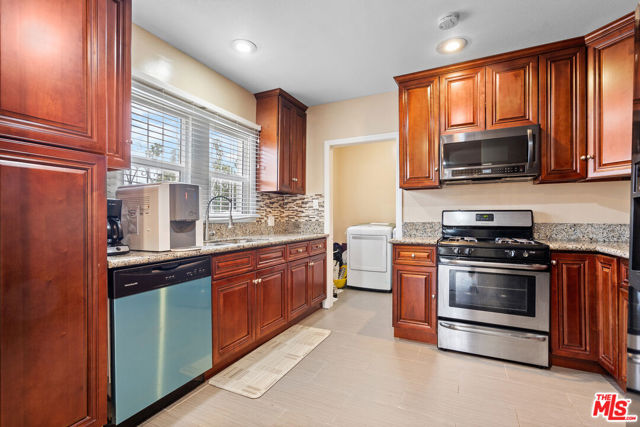 3941 2nd Avenue, Los Angeles CA: https://media.crmls.org/mediaz/891489cf-80a0-4298-98d8-087265b0c92a.jpg