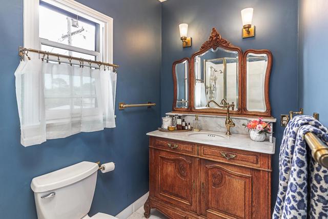543 Spruce Avenue, Pacific Grove CA: https://media.crmls.org/mediaz/8914e991-f21c-46e0-947d-d77b0b06254e.jpg