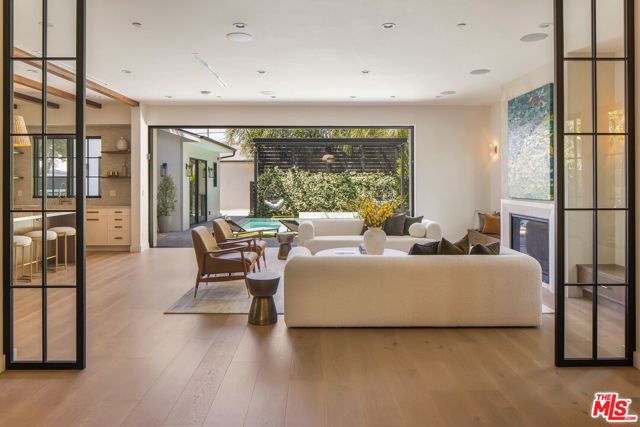 3935 Rhodes Avenue, Studio City CA: https://media.crmls.org/mediaz/891533bb-2e12-40ed-9b10-bc6d6a5fc0ac.jpg