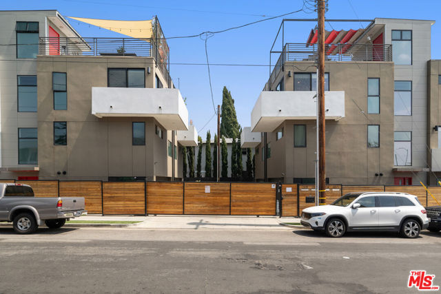 6871 Fountain Avenue, Los Angeles CA: https://media.crmls.org/mediaz/891571a4-3069-44f8-a809-ed52b72a5b54.jpg