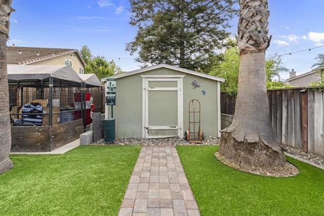 1650 Mimosa Street, Hollister CA: https://media.crmls.org/mediaz/8915d1cf-f551-4e26-bf99-13b6948c83d3.jpg
