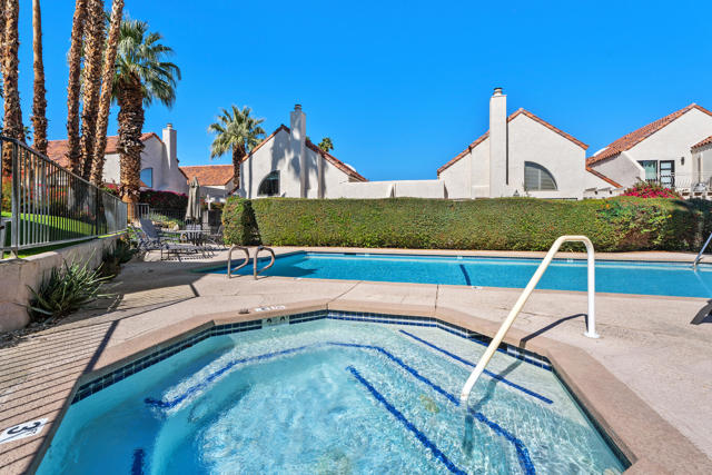 73322 Shadow Mountain Drive, Palm Desert CA: https://media.crmls.org/mediaz/8915e058-7b49-427f-a71f-1dd9bda9248f.jpg