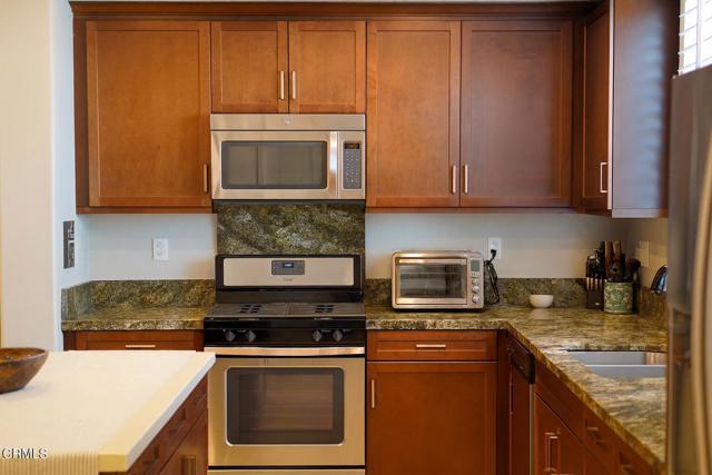 Detail Gallery Image 11 of 18 For 3661 Islander Walk, Oxnard,  CA 93035 - 3 Beds | 3/1 Baths