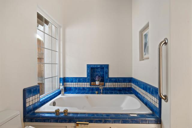 2320 Ivy Road, Oceanside CA: https://media.crmls.org/mediaz/891691e6-774d-4a81-a888-7d25de5d3e58.jpg