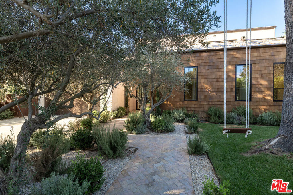 13223 Bloomfield Street — image 1