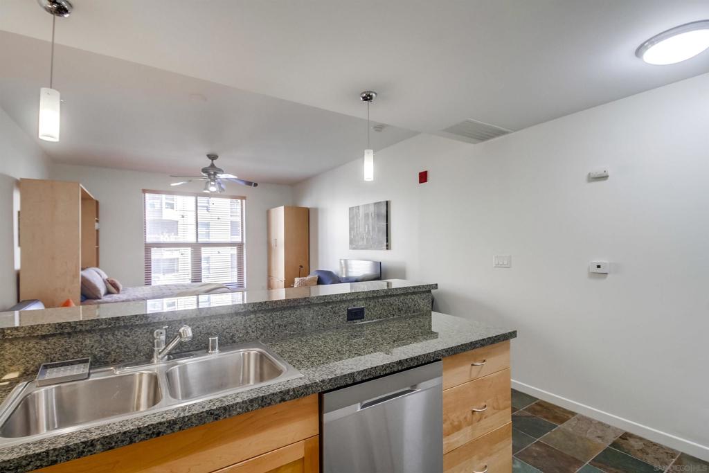 1150 J - photo 14