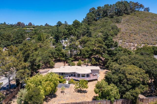 27465 Loma Del Rey, Carmel Valley CA: https://media.crmls.org/mediaz/89171206-3859-4007-9dbc-b84b476a3d98.jpg