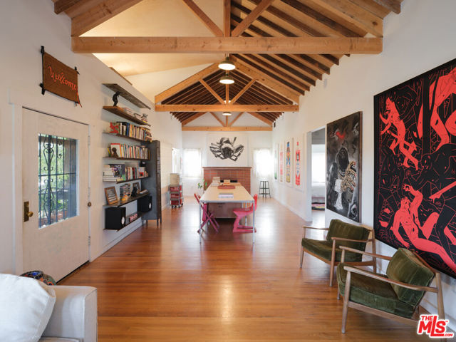 5701 7th Avenue, Los Angeles CA: https://media.crmls.org/mediaz/89179a43-894a-44db-a113-d39508993c17.jpg