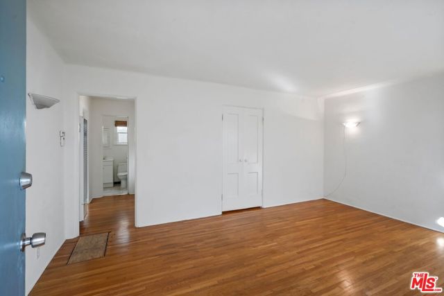 1027 12th Street, Santa Monica CA: https://media.crmls.org/mediaz/89185ebe-f874-43ef-a090-037f15b0353c.jpg