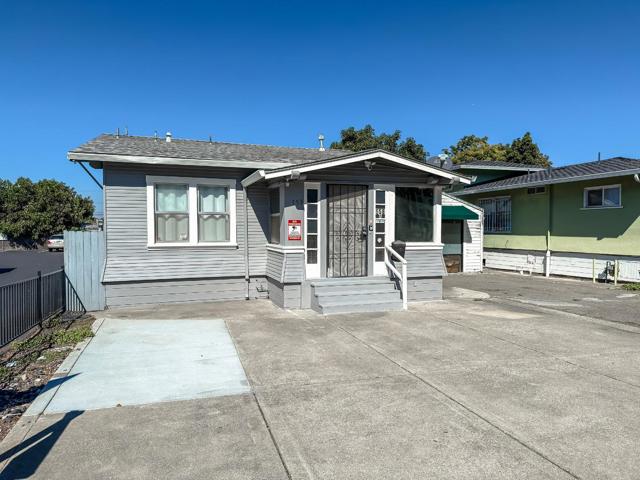 558 A Street, Hayward CA: https://media.crmls.org/mediaz/89188ef3-8ed5-40b1-b411-0d3c64e43197.jpg