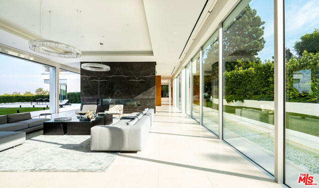 642 Perugia Way, Los Angeles CA: https://media.crmls.org/mediaz/8918dce7-fa95-4082-a913-fa8278d487dd.jpg