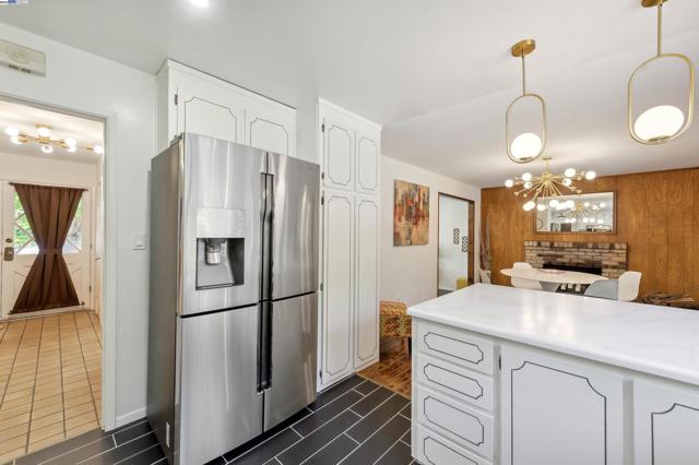 7606 Desertwood Ln, Pleasanton CA: https://media.crmls.org/mediaz/89192c73-7716-4894-a02c-030f753d32a1.jpg