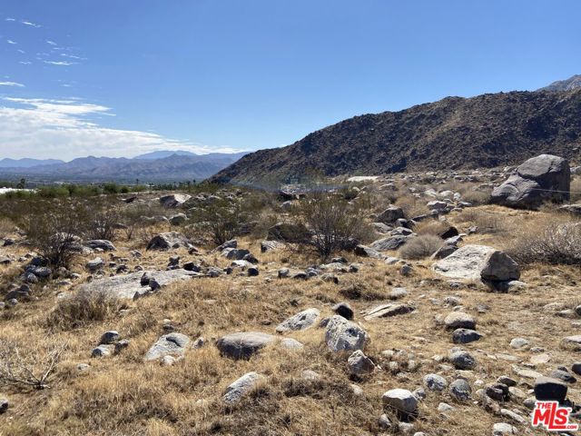 2217 Morning Vista Drive, Palm Springs CA: https://media.crmls.org/mediaz/891959af-d786-495b-9fe4-af07dce7ca39.jpg