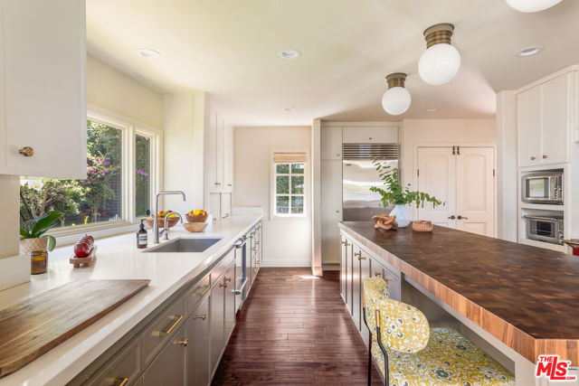 2770 La Castana Drive, Los Angeles CA: https://media.crmls.org/mediaz/891993b2-62d9-42e7-9f99-1a47f0606002.jpg