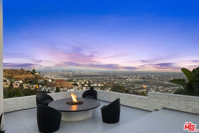 2231 Sunset Plaza Drive, Los Angeles CA: https://media.crmls.org/mediaz/8919979a-654b-41dc-80c1-e8d03f9f93c1.jpg