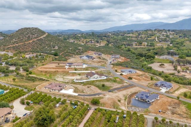 29527 Viking View Ln, Valley Center CA: https://media.crmls.org/mediaz/891a073f-e84f-40ec-8644-39f399a58c79.jpg
