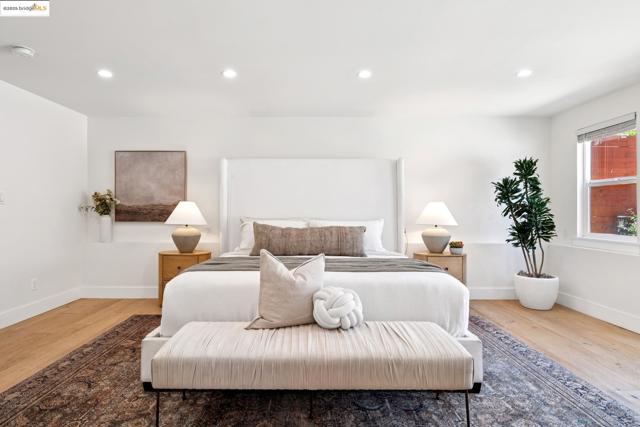 864 Arlington Ave, Oakland CA: https://media.crmls.org/mediaz/891a147d-527b-4c7a-88e2-47796e5d88c4.jpg