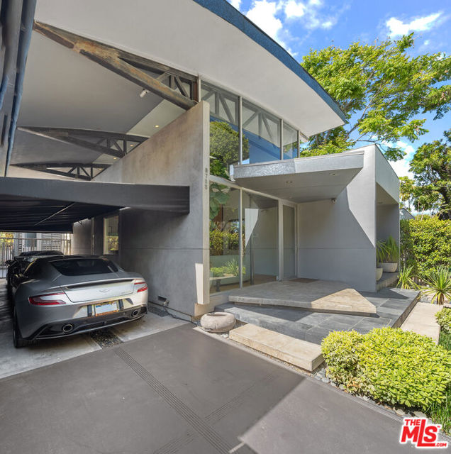 8735 Dorrington Avenue, West Hollywood CA: https://media.crmls.org/mediaz/891a66d2-19f5-4446-9334-41b5fe562877.jpg