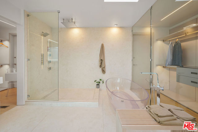 17116 Adlon Road, Encino CA: https://media.crmls.org/mediaz/891aa14c-c22a-4c6a-933c-943678c73c47.jpg