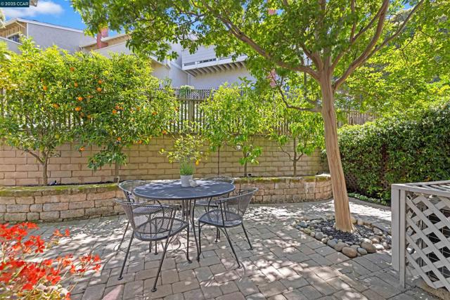1513 Siskiyou Dr, Walnut Creek CA: https://media.crmls.org/mediaz/891afbfd-4cd2-41d5-8d37-26141f2a8476.jpg