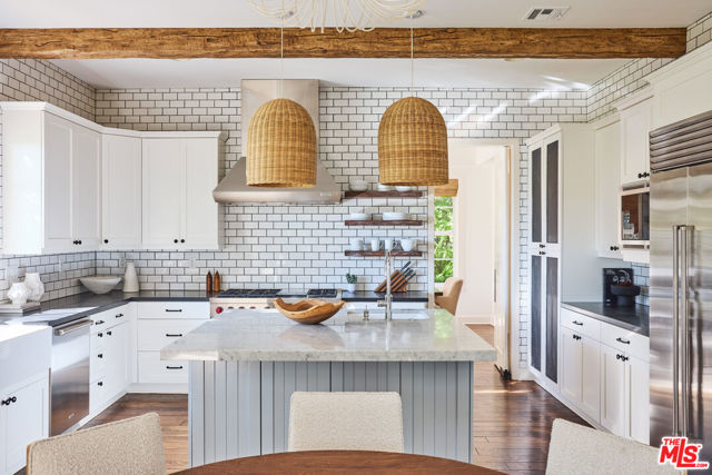 28830 Hampton Place, Malibu CA: https://media.crmls.org/mediaz/891b3f33-889f-4a41-8b39-135e789677d4.jpg