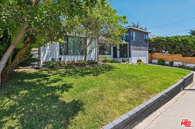 885 Kincaid Avenue, Inglewood CA: https://media.crmls.org/mediaz/891b9069-9d1e-495b-bc53-285f65bb3543.jpg