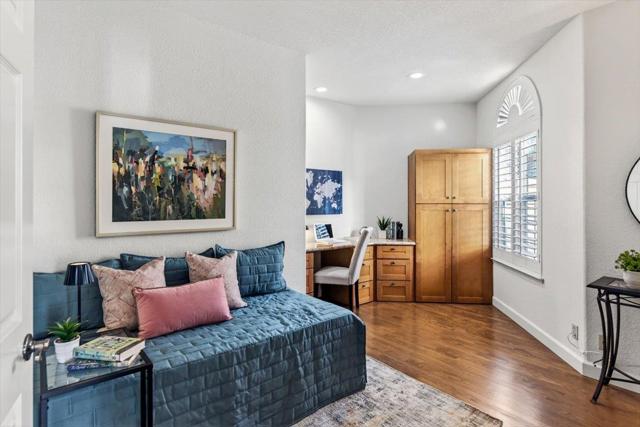 1190 Maria Privada, Mountain View CA: https://media.crmls.org/mediaz/891bbac7-a4e7-4fdc-837a-fa819fd25496.jpg