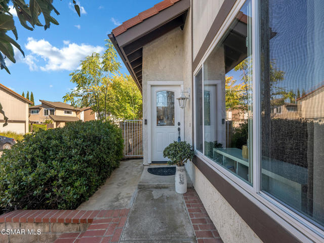 190 Donegal Avenue, Newbury Park CA: https://media.crmls.org/mediaz/891bbd0c-dfc7-4118-8e8b-00b929f6a9b4.jpg